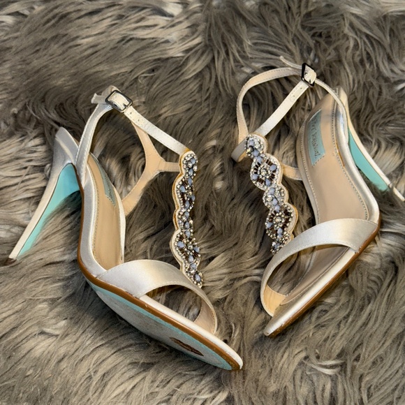 Betsey Johnson Chloe Ivory Satin Rhinestone Dress Sandals Size 7
